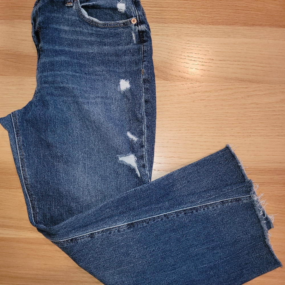 Old Navy Mid Rise Boyfriend Jeans - Picture 2 of 7